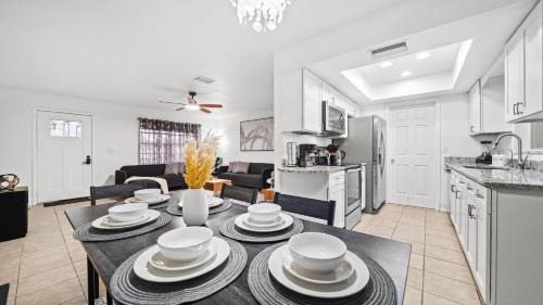 Sarasota Springs House | Sunny 3BR Oasis with Water View and Beach Gear Near Siesta