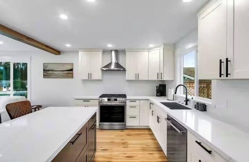 Everett House | Sunny 3BR Retreat Near Everet Waterfront