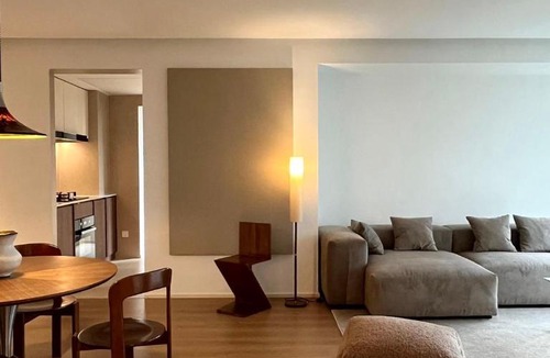 Jing'an Apartment | Sunny Abode 中远A 2Bedroom river view near Suzhou River