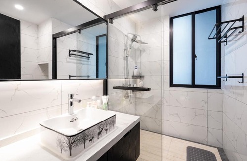 Huangpu Apartment | Sunny-Abode View the landmark of Lujiazui 3bedroom near Xintiandi and People's Square &200m to Subway