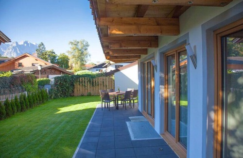 Garmisch-Partenkirchen Apartment | Sunny apartment on the ground floor with a fantastic view of the Zugspitze.