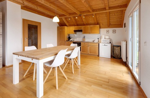 Kadelburg Apartment | Sunny Apartment with Balcony and Wi-Fi