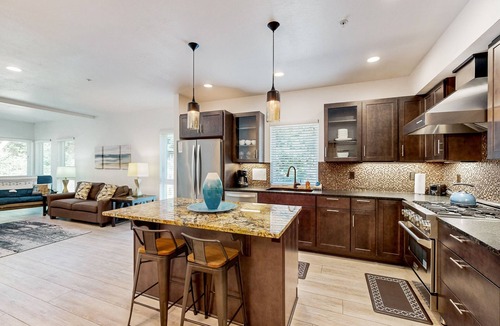 Gold Beach Apartment | Sunny apartments with fireplace, partial ocean views, washer/dryer, grill & AC