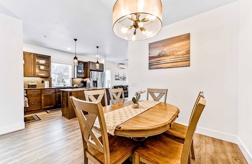 Gold Beach Apartment | Sunny apartments with fireplace, partial ocean views, washer&dryer, grill & AC