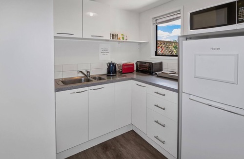Papamoa Beach House | Sunny Beach Bach with peaceful backyard