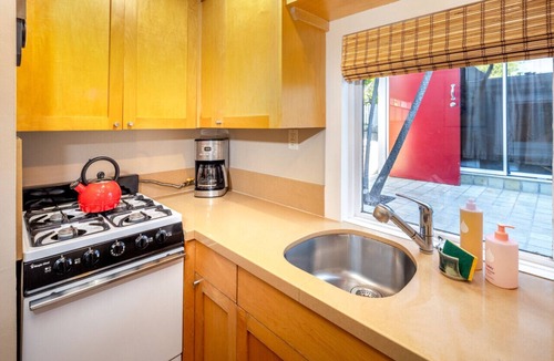 Bernal Heights Condo | Sunny Bernal Heights Casita with Private Entrance