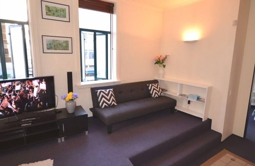 Te Aro Apartment | Sunny Central Large CBD Apartment (v13)