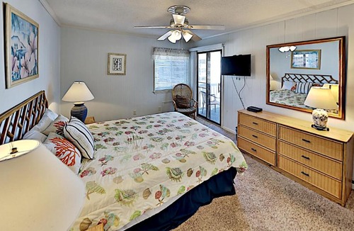 Myrtle Beach House | Sunny Condo with Private Balcony Outdoor Pool