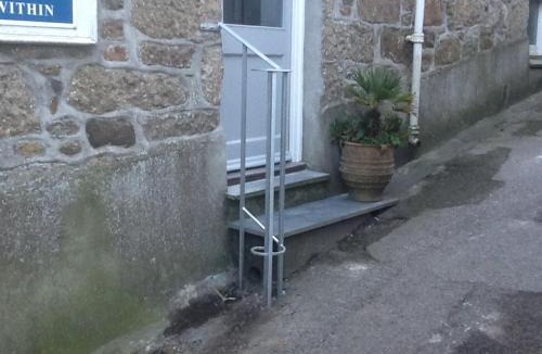 Mousehole Apartment | Sunny Corner