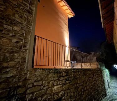 Azzano Apartment | Sunny Corner near Bellagio