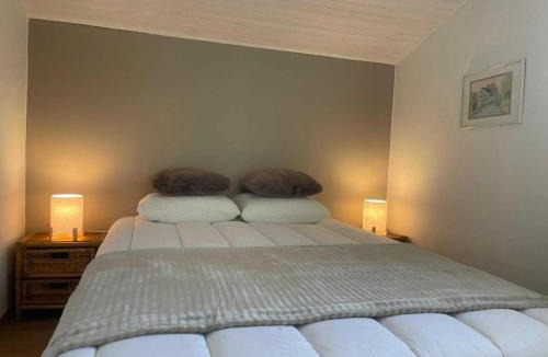 Awagne House | Sunny Cottage with Pool