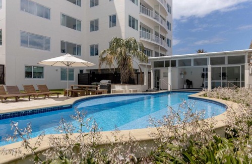Mount Maunganui Apartment | Sunny Courtyard Dreaming Downtown with Pool & Gym