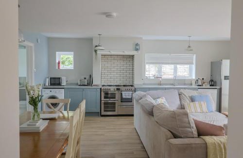 Holworth House | Sunny Croft