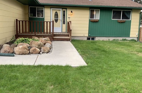 Pocatello House | Sunny Days! Room for everyone and Pet-Friendly!