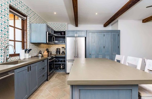 Las Catalinas Condo | Sunny flat steps from the beach with splash pool