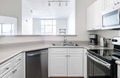 Central District Apartment | Sunny Fremont 1BR w/ W/D, Pool, Gym, Parking, walk to BART, by Blueground