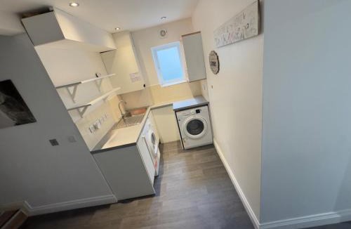 Streatham Apartment | Sunny