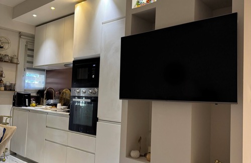 Saint-Sylvestre Apartment | Sunny getaway in Nice Terrace-parking