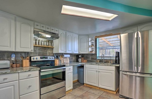 Holiday Lake Estates House | Sunny Haven w/ Private Bar - 6 Mi to Beach!