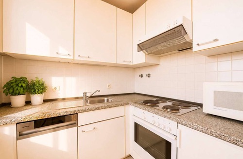 Schoenefeld Apartment | Sunny Hideaway (60sqm) near BER Airport