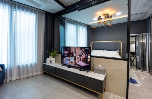 Suyeong-Gu Apartment | Sunny Home