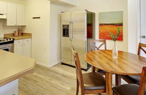 Highland Park Condo | Sunny in Seattle