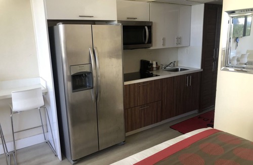 Sunny Isles Beach Resort | Sunny Island Studio at the RESORT front of the Beach