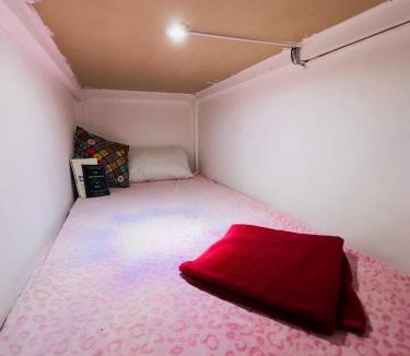 Jumeirah Beach Residence Hostel | Sunny JBR