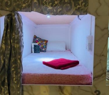 Jumeirah Beach Residence Hostel | Sunny JBR