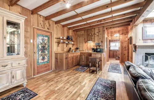 Gainesville House | Sunny & Lakefront Haven in Gainesville~King Bed