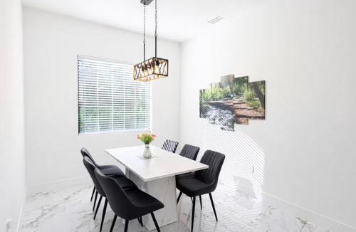 Harris House | Sunny Lehigh Stay