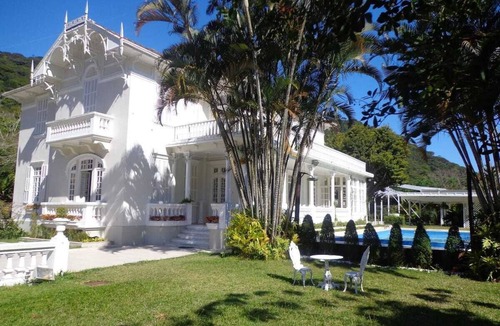 Alto da Boa Vista House | Sunny Mansion with Pool