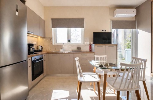 Irakleio Apartment | Sunny Minimal Studio Near Metro by ΜΡS