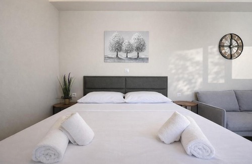 Irakleio Apartment | Sunny Minimal Studio Near Metro by ΜΡS