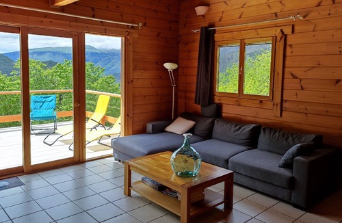 Valdeblore Ski Chalet | Sunny modern wooden chalet with garden