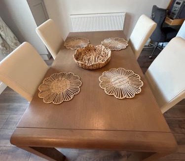 Meliden Villa | Sunny Mountain View