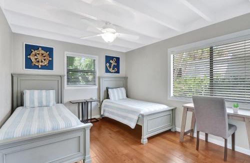 Central Naples House | Sunny Naples - Subtropical Oasis Cottage