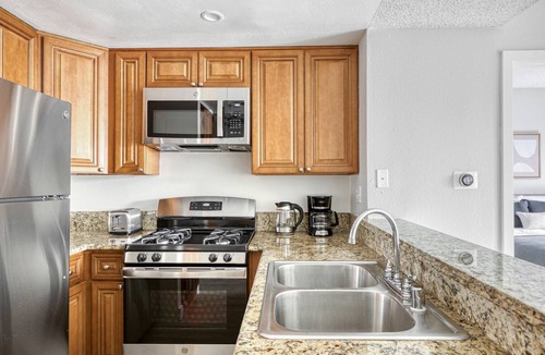 NoHo Arts District Apartment | Sunny North Hollywood 2BR w/Gym & Pool, near TJ & Shops, by Blueground