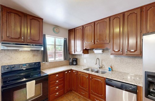 Rosemont West House | Sunny Oasis