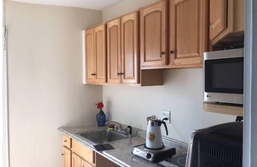 Jones Hill Apartment | Sunny Ocean-View Suite near subway w/kitchen & private bath