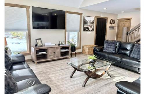 Valemount House | Sunny Peaks