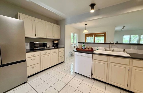 Littleton House | Sunny Retreat with Stunning Golf Course Views