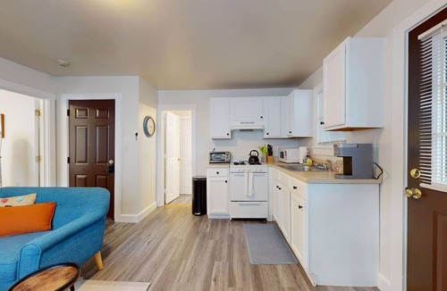 Riverside Apartment | Sunny Riverside Apt Near MIT, Harvard & Red Line