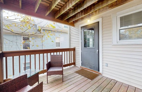 Riverside Apartment | Sunny Riverside Apt Near MIT, Harvard & Red Line