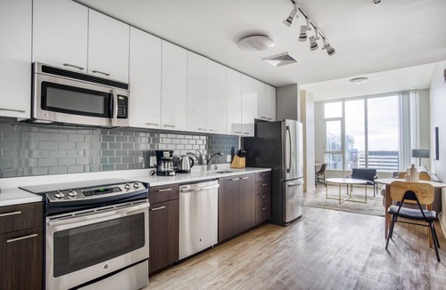 Downtown San Jose Apartment | Sunny San Jose 1BR w/Gym & Pool, good access to 280 & 101, by Blueground