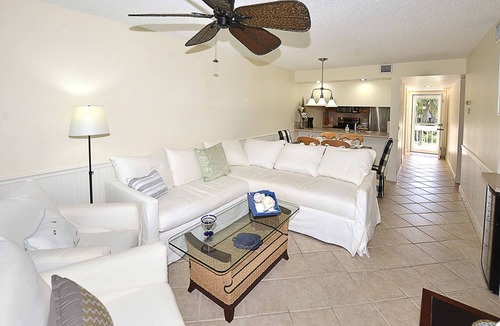 Stuart Condo | Sunny Seashell Haven
