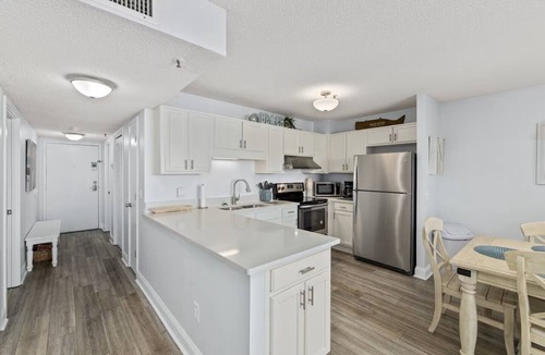 Myrtle Beach Condo | Sunny Seaside Retreat with Beach & Pool Access!