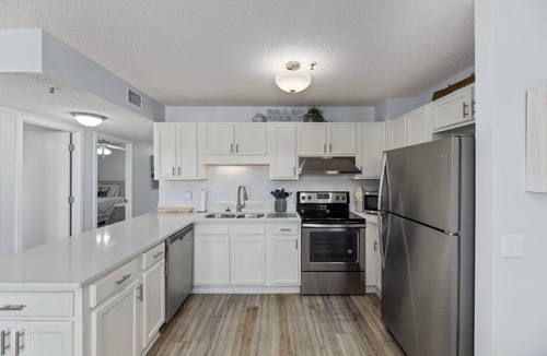 Myrtle Beach Condo | Sunny Seaside Retreat with Beach & Pool Access!