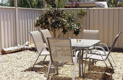 Echuca Apartment | Sunny Shackell - 12pm checkout