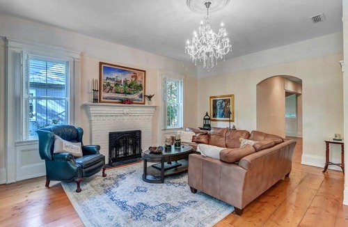 Downtown Historic District House | Sunny Side Cottage - near downtown w garden